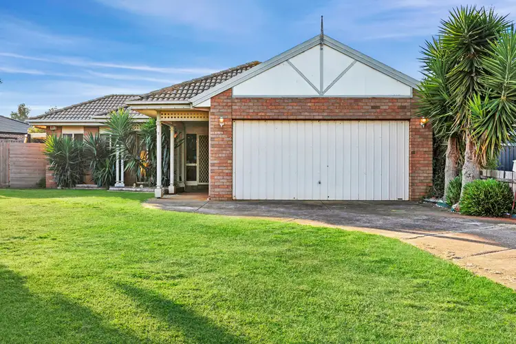 7 Regal Court, Melton South VIC 3338