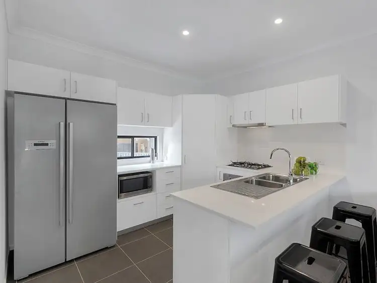 13/ 121 Bunya Road