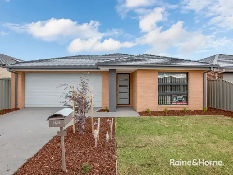 9 Yellow Robin Circuit, Cranbourne East VIC 3977