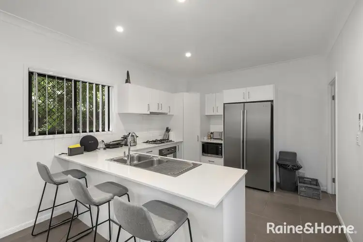2/121 Bunya Road, Everton Hills QLD 4053