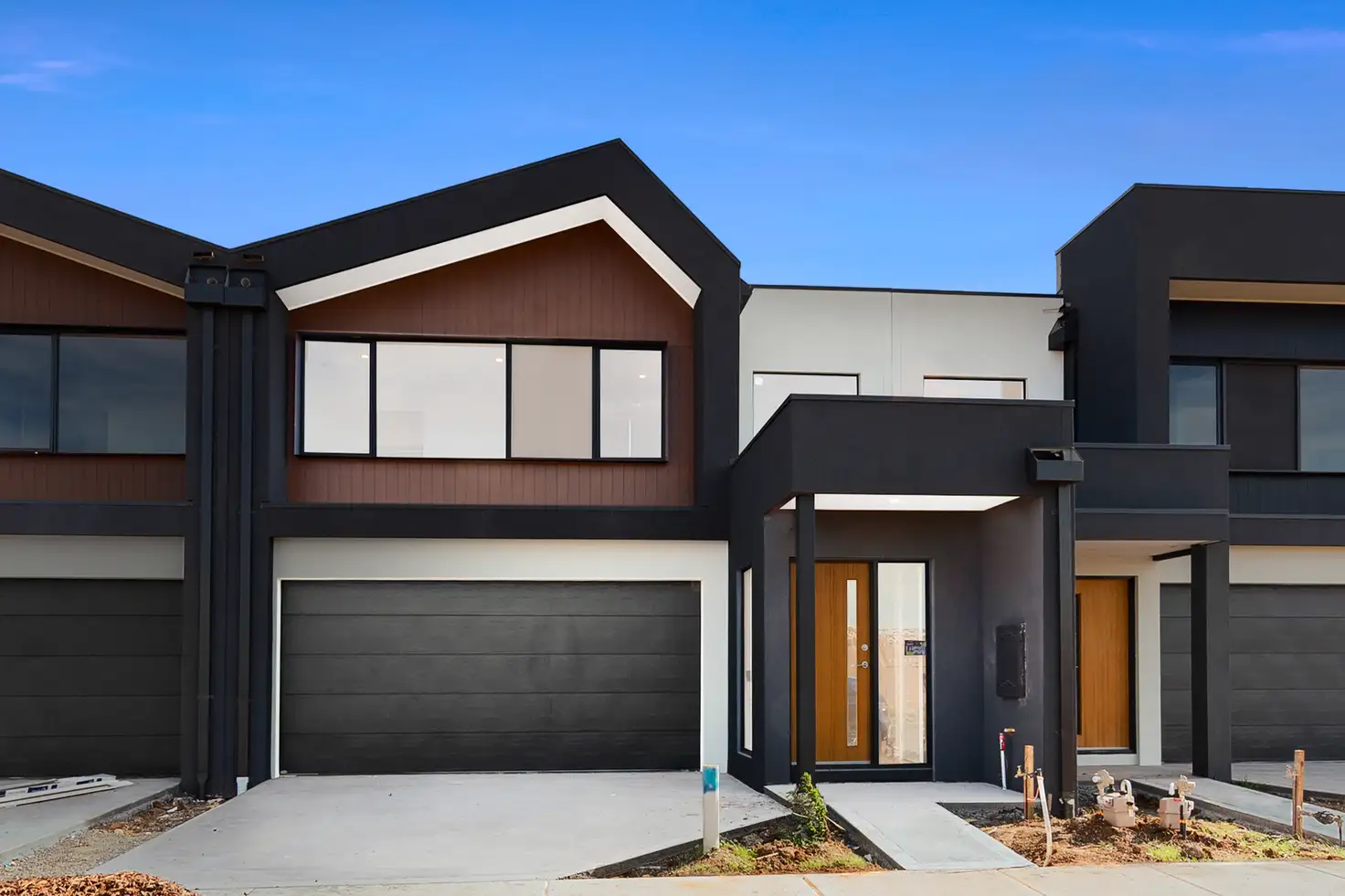 Main view of Homely townhouse listing, 42 Buckingham Boulevard, Strathtulloh VIC 3338