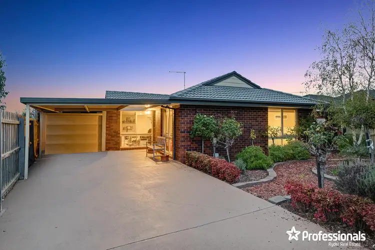 1/24 Cambrian Way, Melton West VIC 3337
