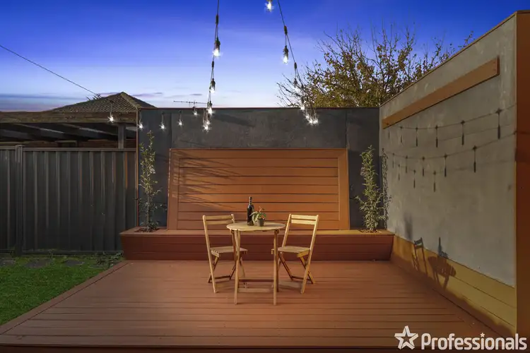 2/10 TEKAPO CRESCENT, Taylors Lakes VIC 3038