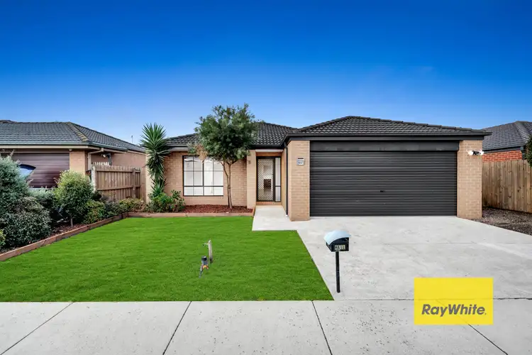 102 Melissa Way, Pakenham VIC 3810