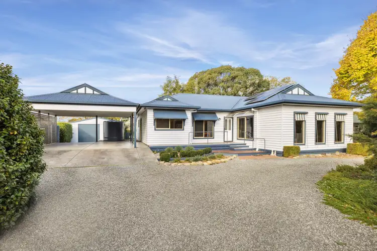 10 Morris Road, Woodend VIC 3442