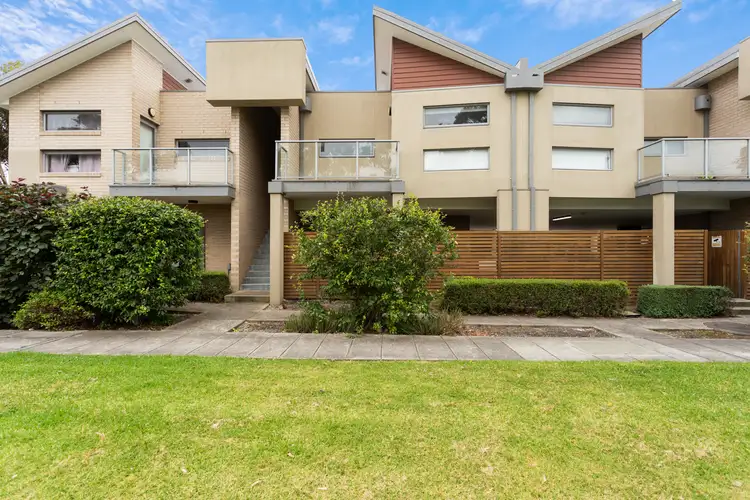 9 Hinterland Close, Lynbrook VIC 3975