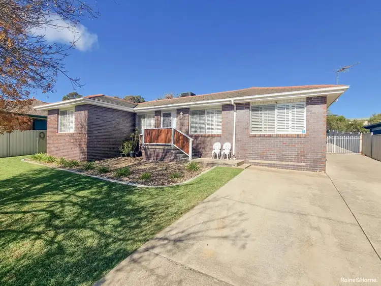 10 Pineview Circuit, Young NSW 2594