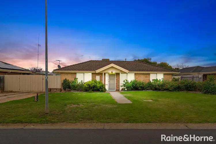 2 Gainsborough Place, Melton West VIC 3337