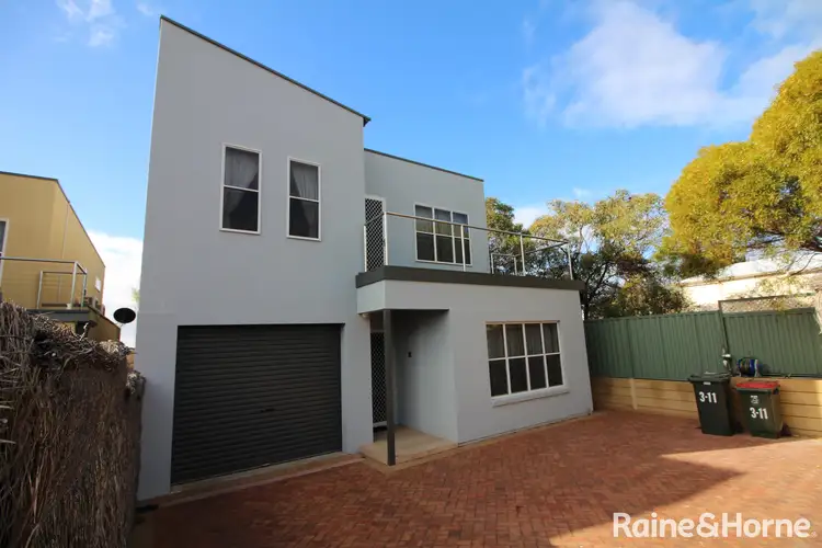 11 Ives Place
