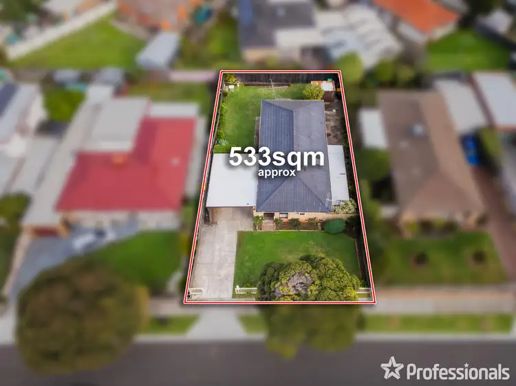 11 CAMDALE PARADE, St Albans VIC 3021
