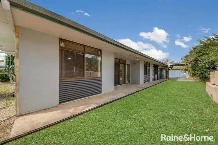 2 Gladstone Street, Mount Larcom QLD 4695