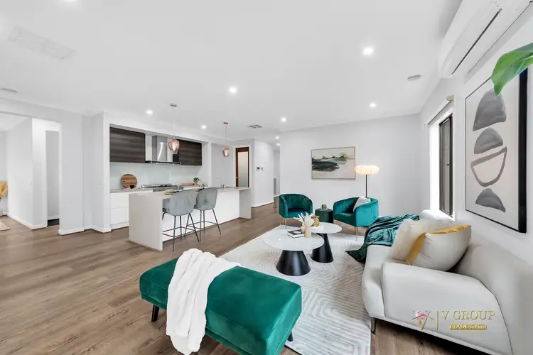 17 Rowena Way