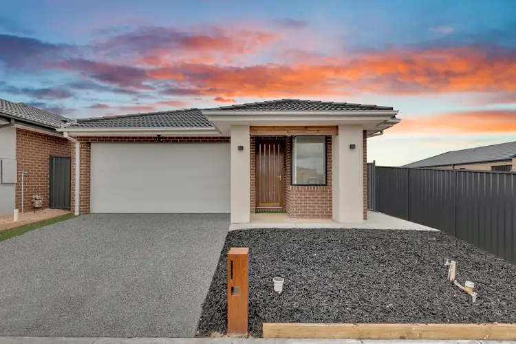 10 Raptor Place, Melton South VIC 3338
