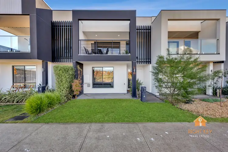 2 MAHARA WALK, Cranbourne West VIC 3977