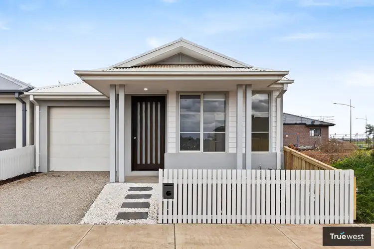 6 Delhi Grove, Rockbank VIC 3335