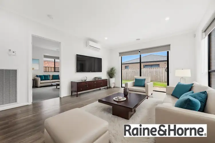 Sixth view of Homely house listing, 6 Chateau Promenade, Deanside VIC 3336