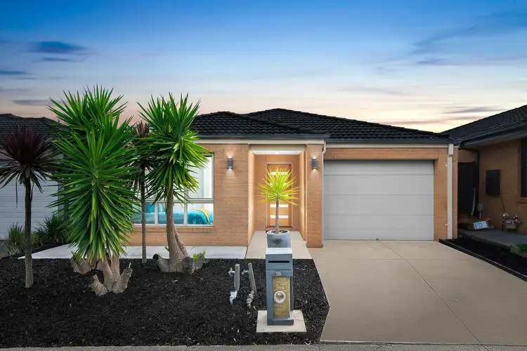 16 Mondra Terrace, Manor Lakes VIC 3024