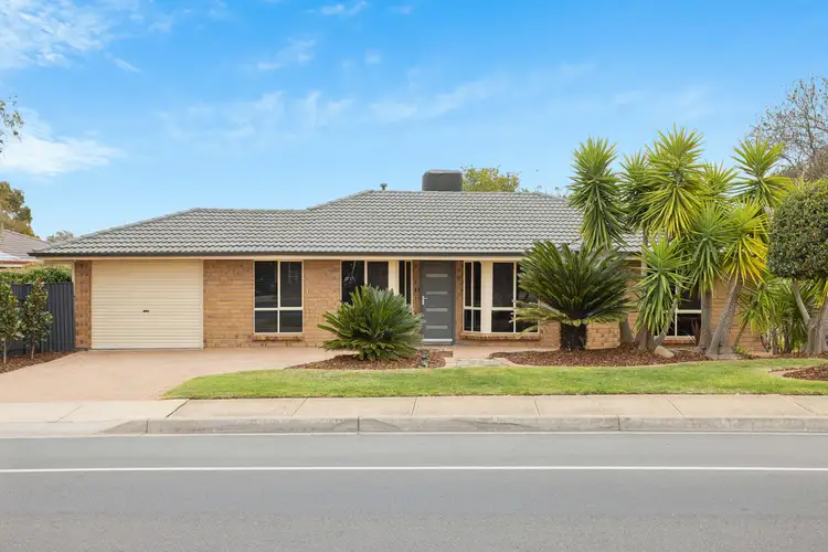 28 Warburton Drive, Woodcroft SA 5162