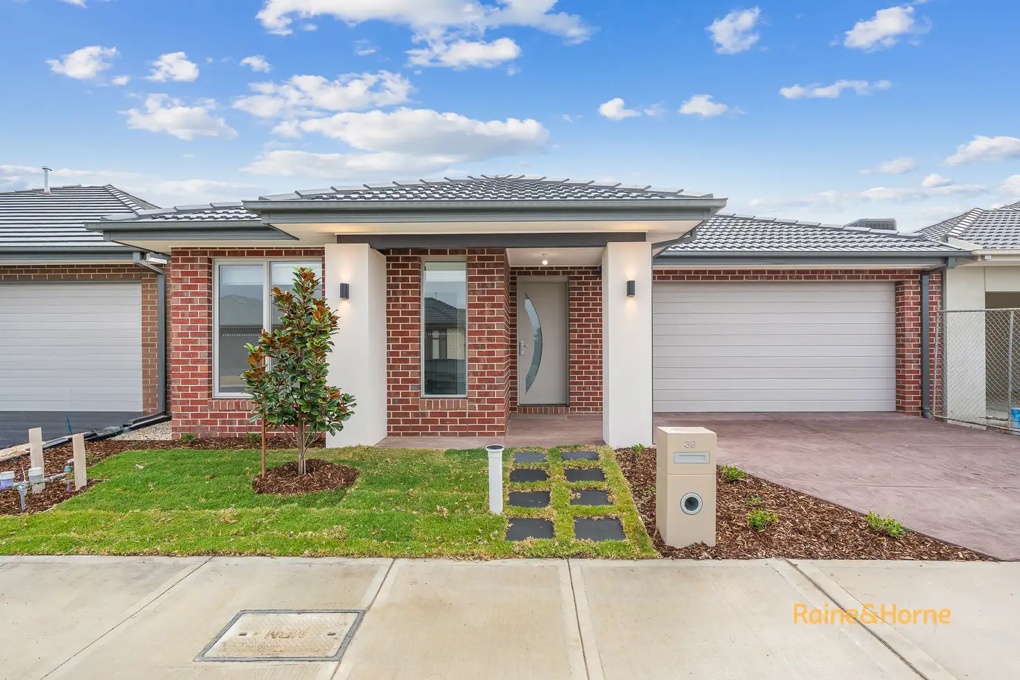Main view of Homely house listing, 39 Dalhalla Circuit, Clyde North VIC 3978