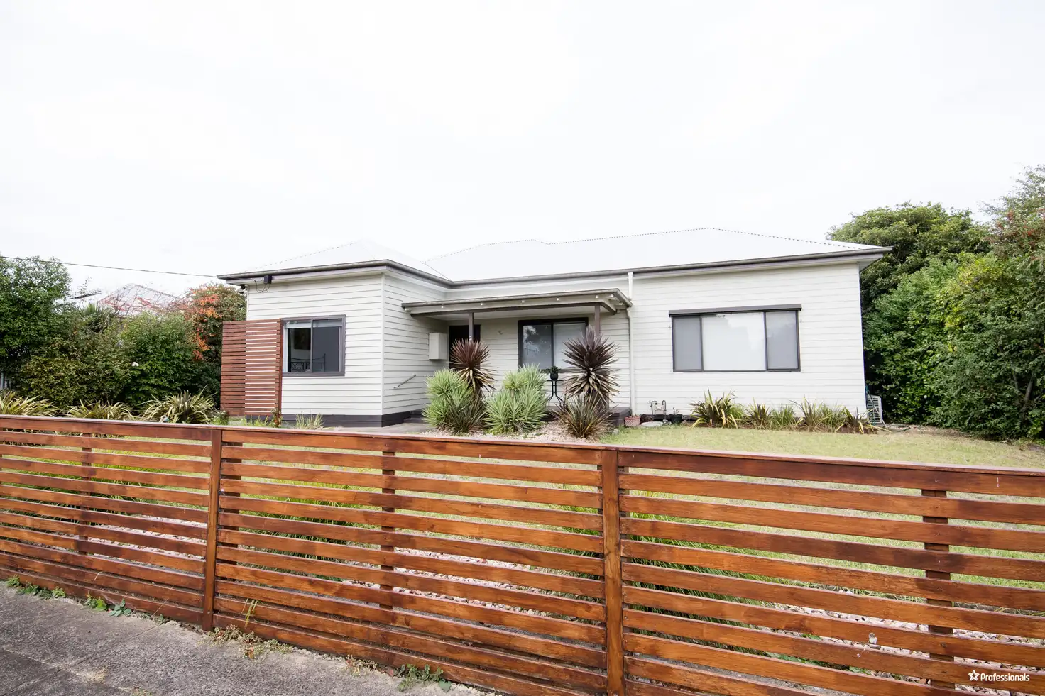 Main view of Homely house listing, 2 Clifford Street, Hamilton VIC 3300
