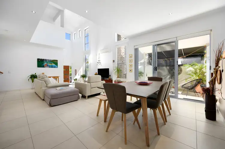 1/13 Enid Avenue, Southport QLD 4215