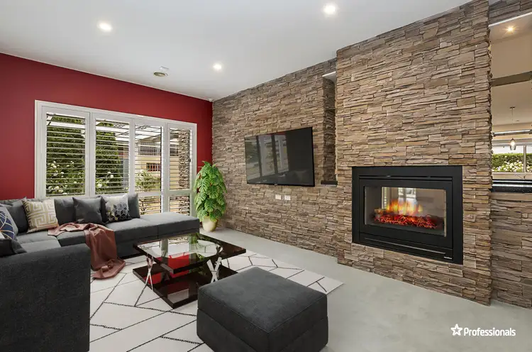 Second view of Homely house listing, 3 Katherine Court, Hamilton VIC 3300
