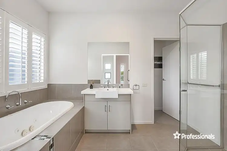 Fourth view of Homely house listing, 3 Katherine Court, Hamilton VIC 3300