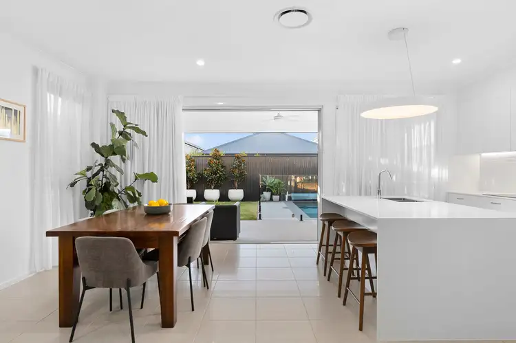 42 Honeyeater Street, Upper Kedron QLD 4055