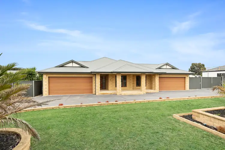 Second view of Homely house listing, 39 Highgrove Drive, Sunbury VIC 3429