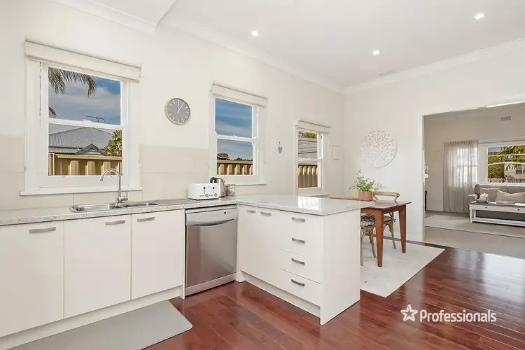 Fourth view of Homely house listing, 2 Roscoe Avenue, Hamilton VIC 3300
