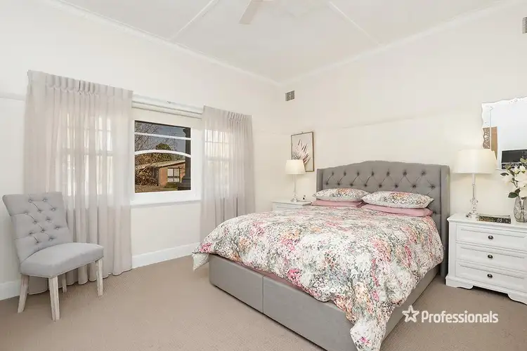 Fifth view of Homely house listing, 2 Roscoe Avenue, Hamilton VIC 3300