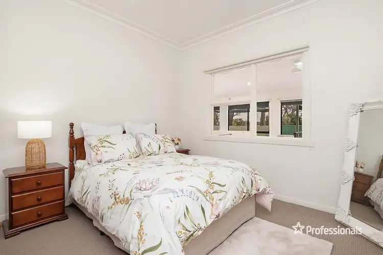 Sixth view of Homely house listing, 2 Roscoe Avenue, Hamilton VIC 3300