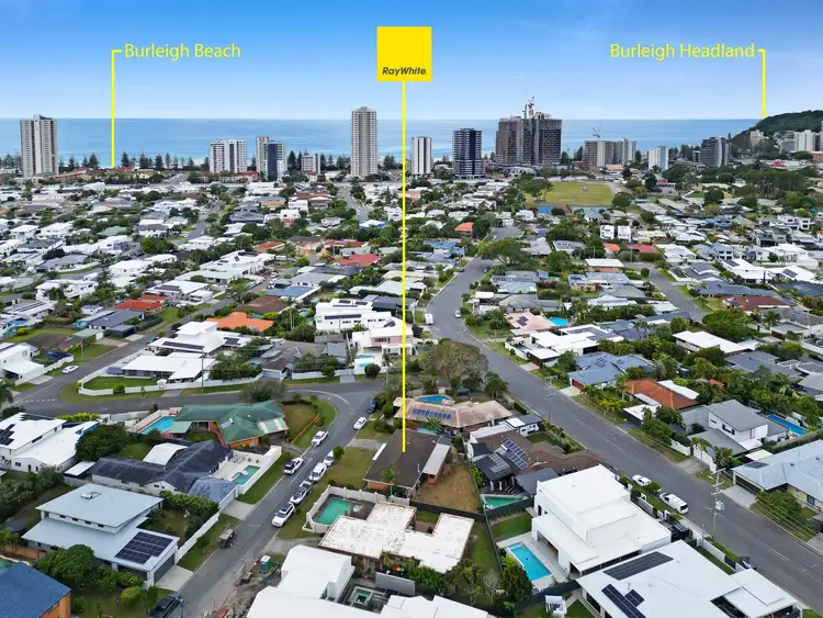 4 Curlew Crescent, Burleigh Waters QLD 4220
