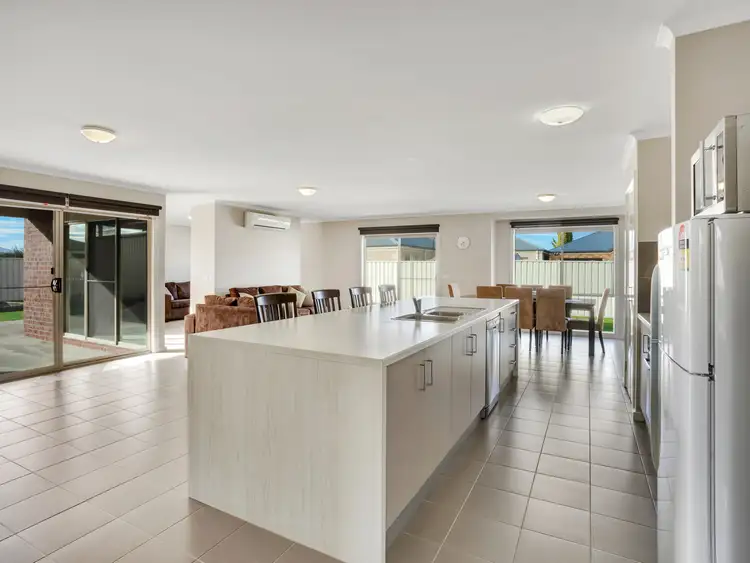 Fifth view of Homely house listing, 10 Parsons Crescent, Yarrawonga VIC 3730