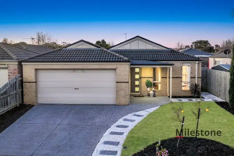 30 Wakenshaw Crescent, Pakenham VIC 3810