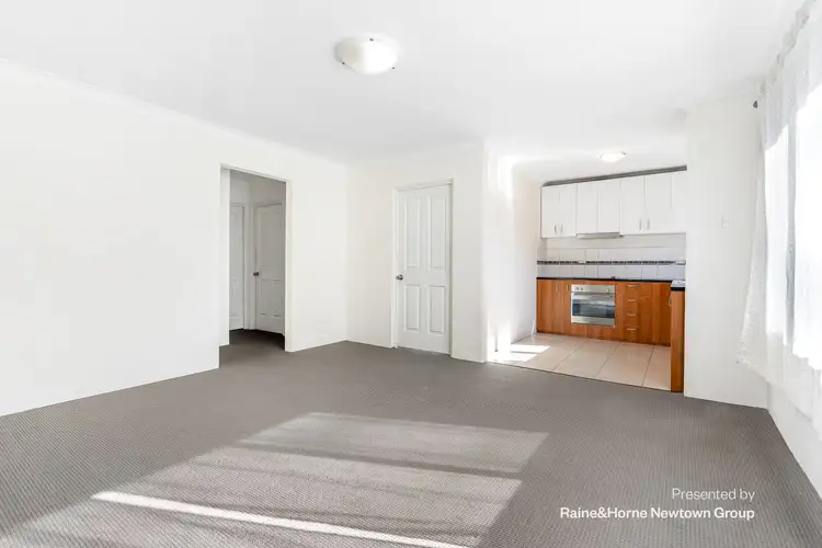 24 Jauncey Place