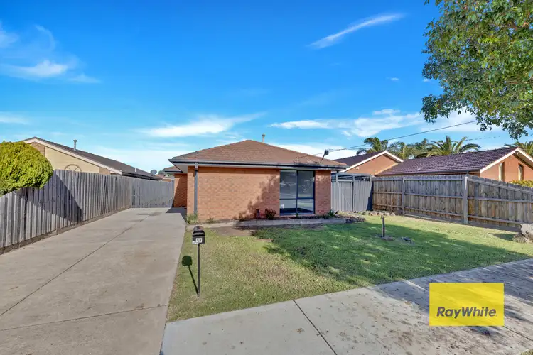 17 Petre Avenue, Altona Meadows VIC 3028