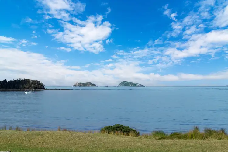 8 Maloneys Drive, Maloneys Beach NSW 2536