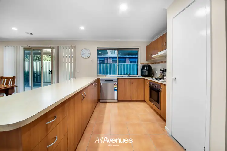 Fifth view of Homely house listing, 10 Horsham Drive, Cranbourne East VIC 3977