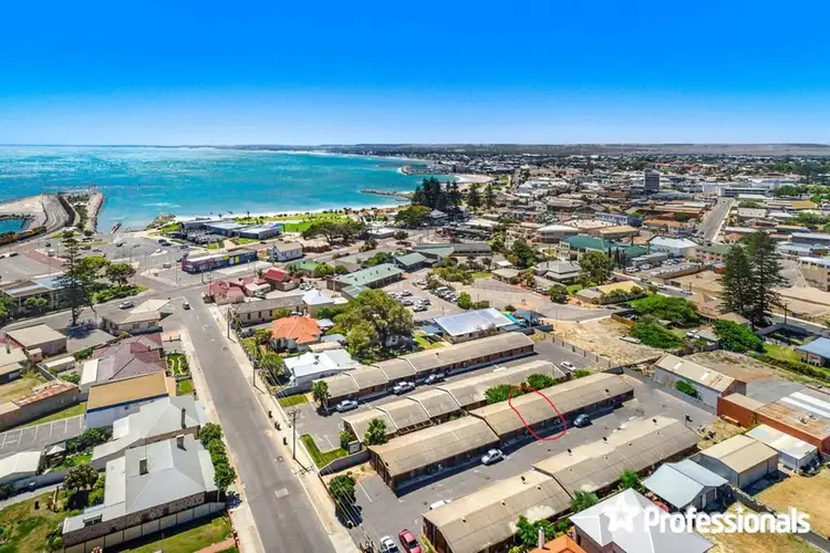 11/17 Francis Street, Geraldton WA 6530
