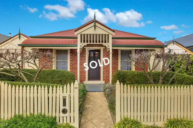 19 Catherine Place, Pakenham VIC 3810