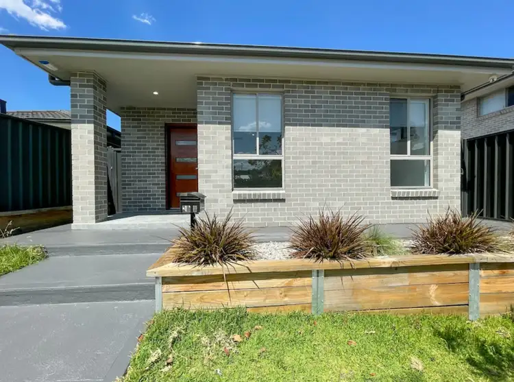 1 Crowther Avenue, Middleton Grange NSW 2171