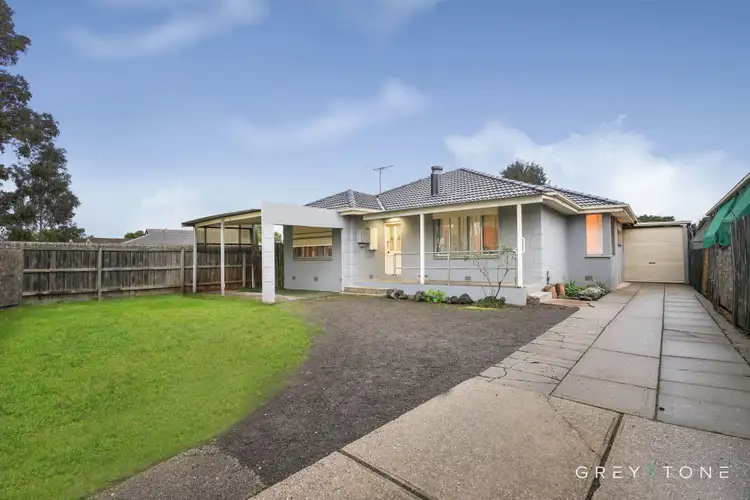 8 Richard Road, Melton South VIC 3338