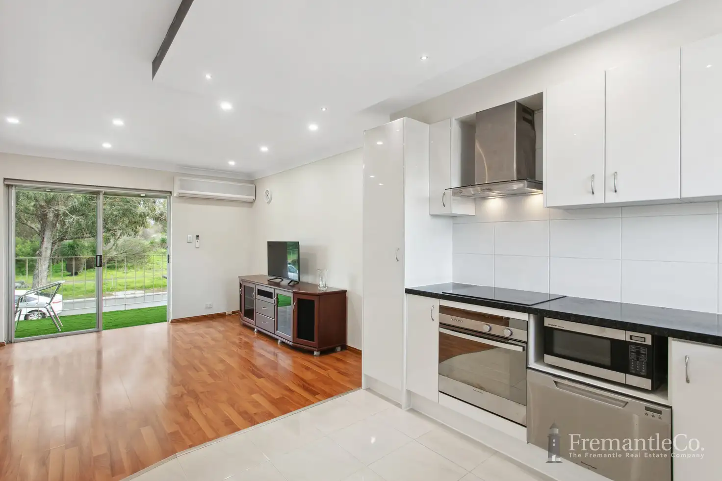 Main view of Homely unit listing, 25/4 Southend Road, Hamilton Hill WA 6163