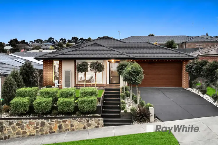 15 Albert Circuit, Pakenham VIC 3810