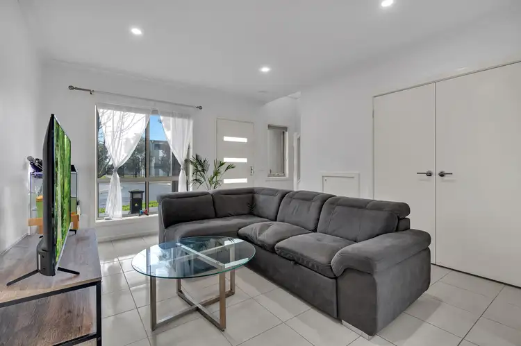 Second view of Homely house listing, 5/10 Bursaria Place, Craigieburn VIC 3064