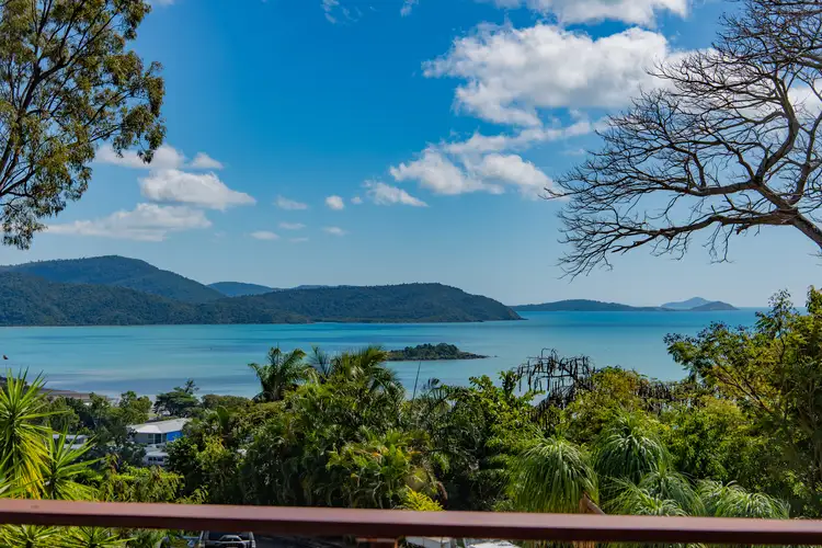 20 Woodwark Crescent, Cannonvale QLD 4802