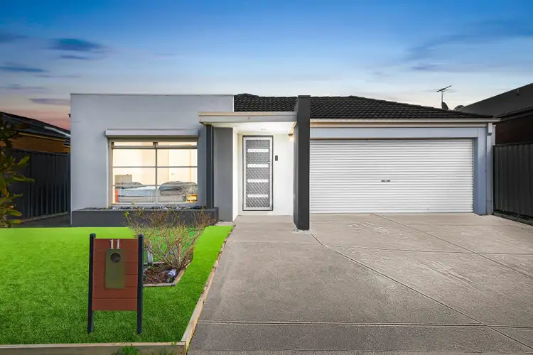 11 Field Street, Manor Lakes VIC 3024