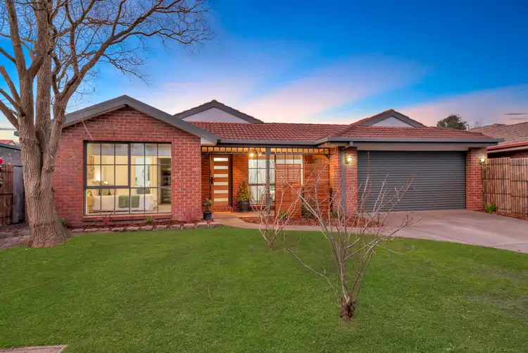 16 Alison Close, Pakenham VIC 3810