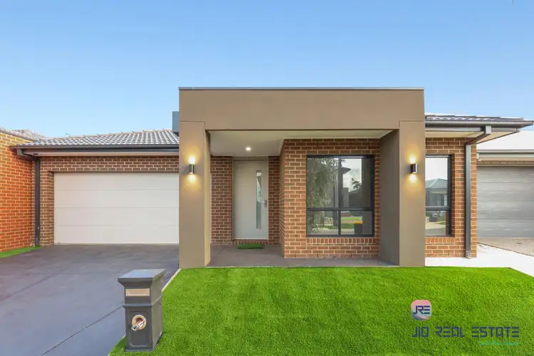 10 Carfin Circuit, Thornhill Park VIC 3335
